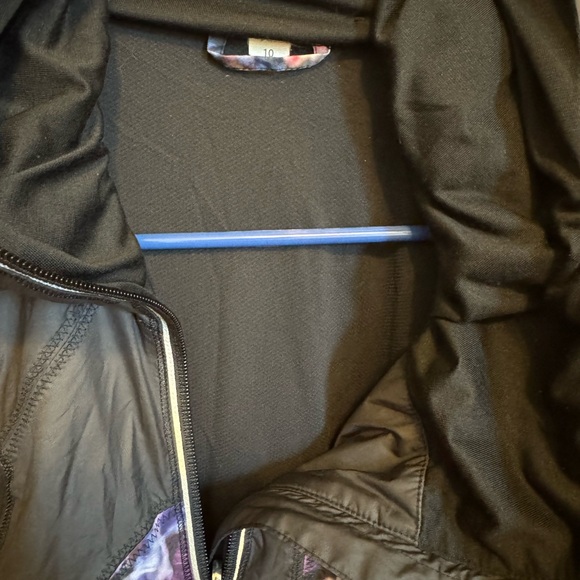 Lululemon Run: Get Up And Glow Jacket
Spring Has Sprung Multi / Black - Picture 3 of 6